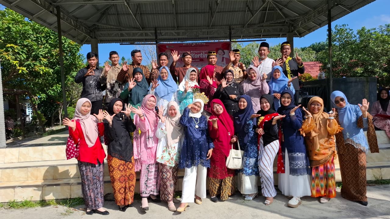 Merayakan Hari Kartini di SMPN 3 PPU dalam Semangat Kebersamaan